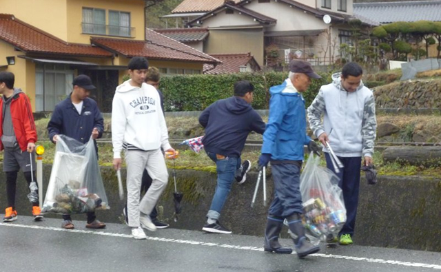 地域の美化活動の様子